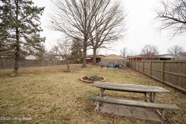 7910 Cedar Brook Dr, Louisville, KY 40219