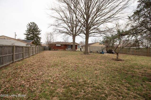 7910 Cedar Brook Dr, Louisville, KY 40219