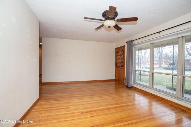 7910 Cedar Brook Dr, Louisville, KY 40219