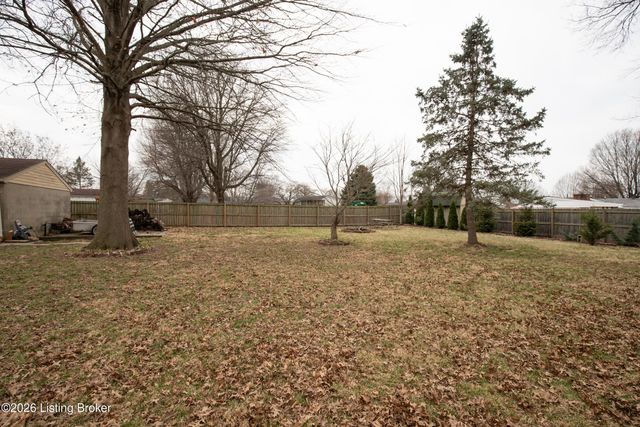 7910 Cedar Brook Dr, Louisville, KY 40219