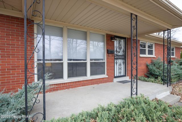 7910 Cedar Brook Dr, Louisville, KY 40219