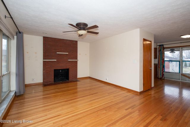 7910 Cedar Brook Dr, Louisville, KY 40219