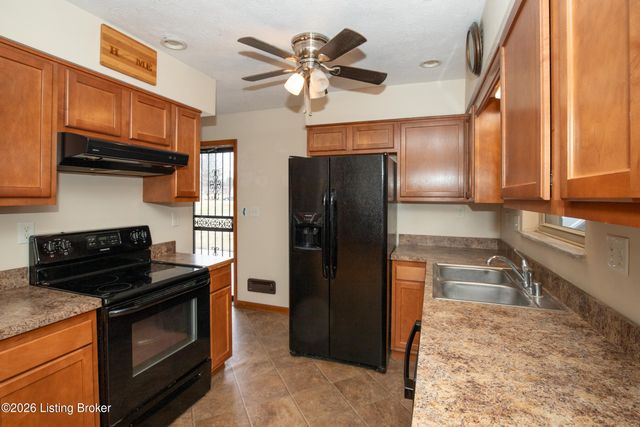 7910 Cedar Brook Dr, Louisville, KY 40219