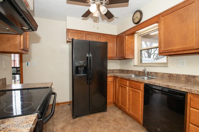 7910 Cedar Brook Dr, Louisville, KY 40219