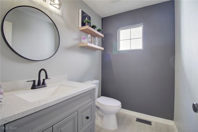 2494 W 7th Street, Cleveland, OH 44113