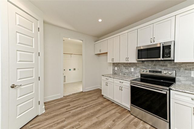 511-513 Lion DR, Leander, TX 78641