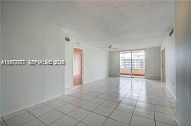 5555 Collins Ave 15W, Miami Beach, FL 33140