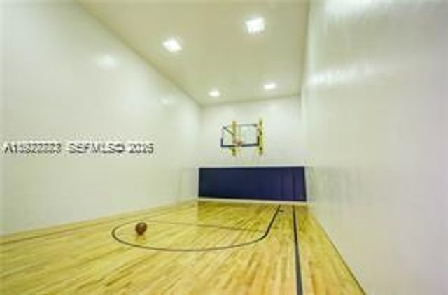 5555 Collins Ave 15W, Miami Beach, FL 33140