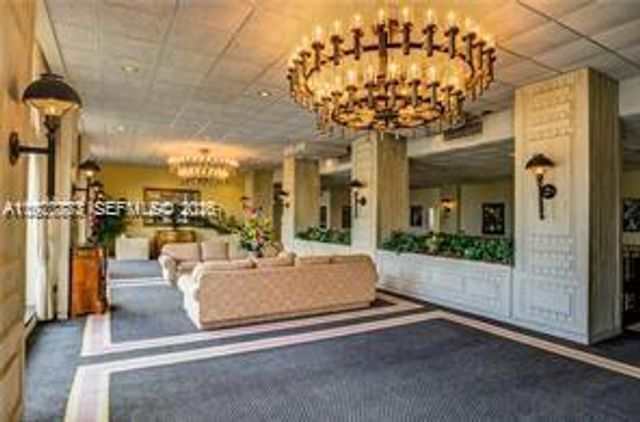 5555 Collins Ave 15W, Miami Beach, FL 33140