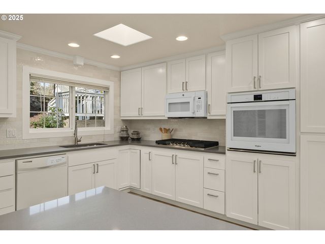 11340 Nw PUMPKIN Ct, Portland, OR 97229