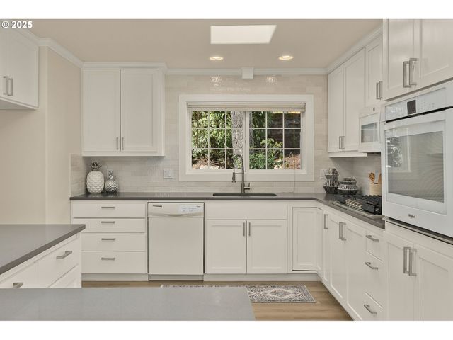 11340 Nw PUMPKIN Ct, Portland, OR 97229