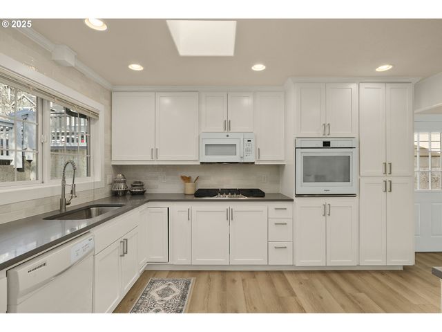 11340 Nw PUMPKIN Ct, Portland, OR 97229