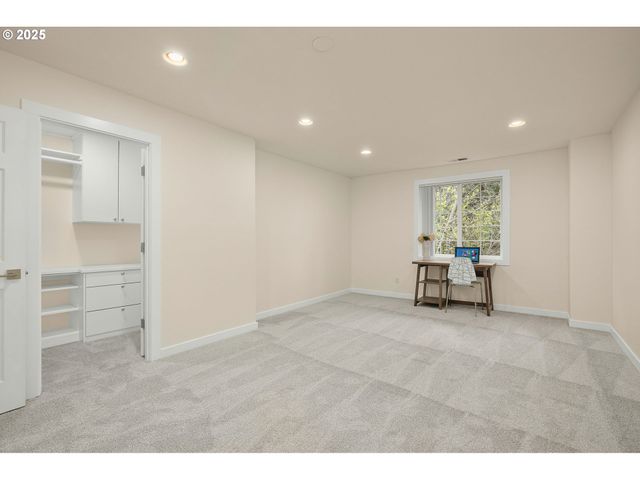 11340 Nw PUMPKIN Ct, Portland, OR 97229