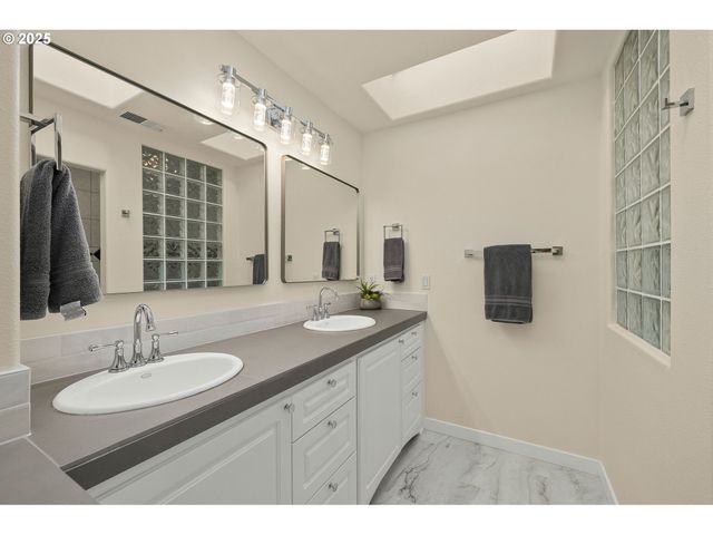 11340 Nw PUMPKIN Ct, Portland, OR 97229