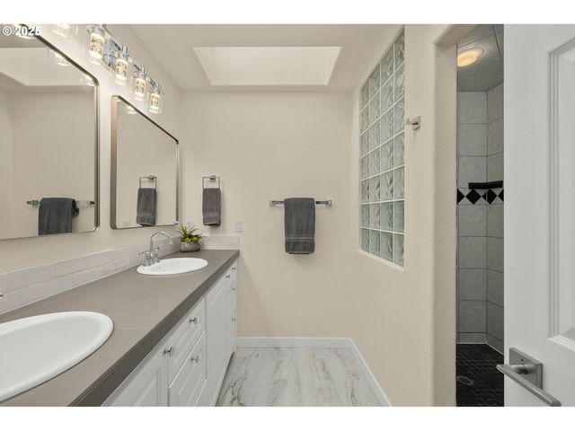 11340 Nw PUMPKIN Ct, Portland, OR 97229