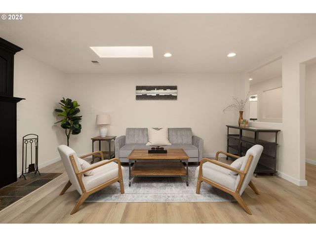 11340 Nw PUMPKIN Ct, Portland, OR 97229