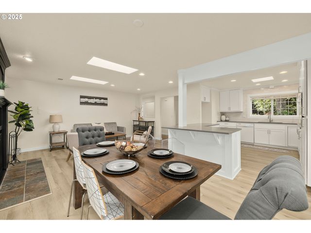 11340 Nw PUMPKIN Ct, Portland, OR 97229