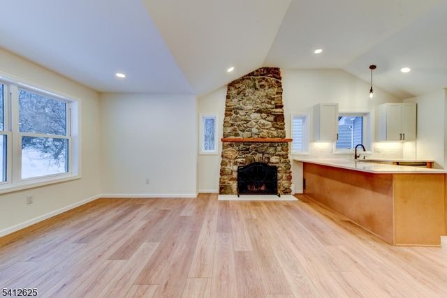 39 Old Rd, Ringwood Boro, NJ 07456