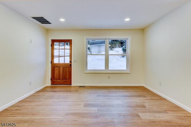 39 Old Rd, Ringwood Boro, NJ 07456