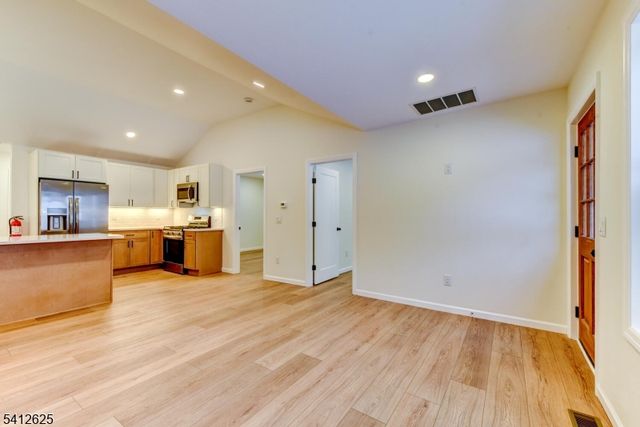 39 Old Rd, Ringwood Boro, NJ 07456