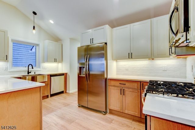 39 Old Rd, Ringwood Boro, NJ 07456