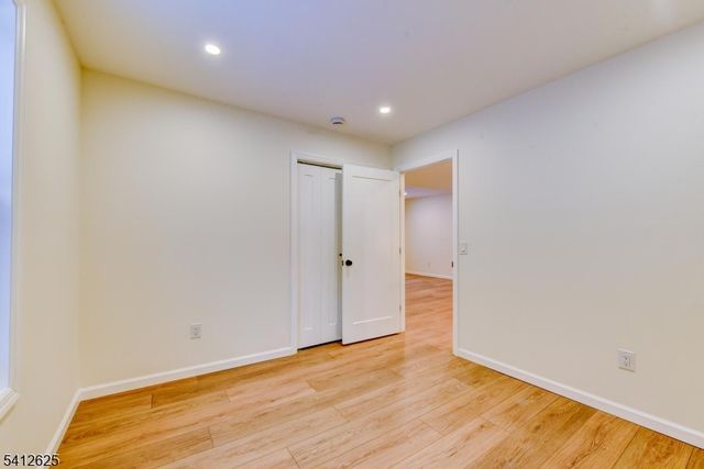 39 Old Rd, Ringwood Boro, NJ 07456