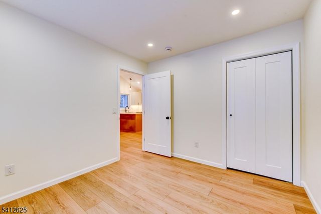 39 Old Rd, Ringwood Boro, NJ 07456