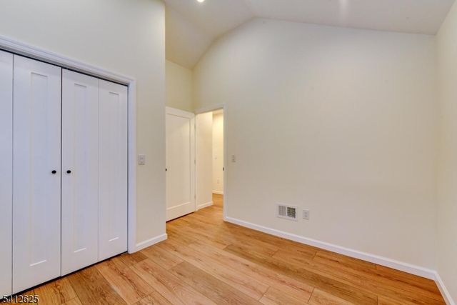 39 Old Rd, Ringwood Boro, NJ 07456