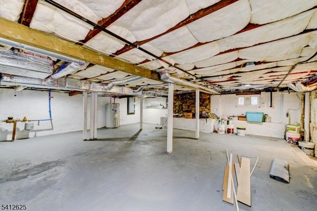 39 Old Rd, Ringwood Boro, NJ 07456