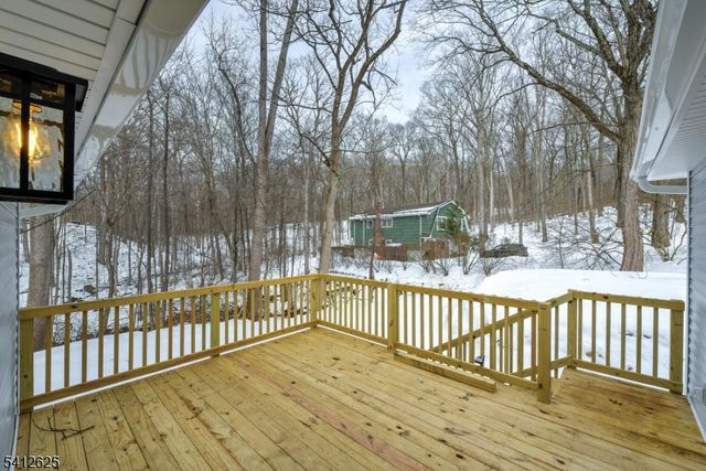 39 Old Rd, Ringwood Boro, NJ 07456