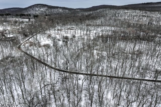 39 Old Rd, Ringwood Boro, NJ 07456