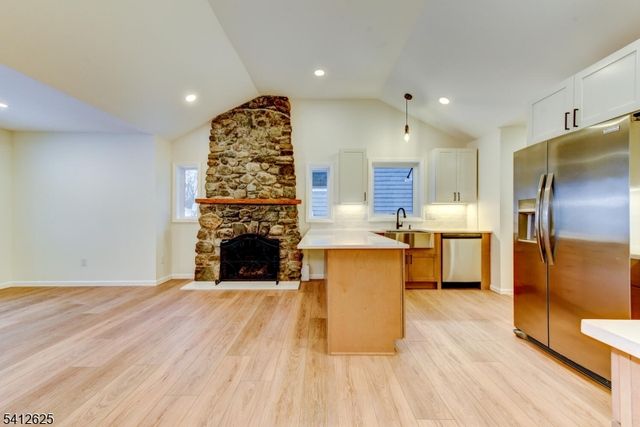 39 Old Rd, Ringwood Boro, NJ 07456