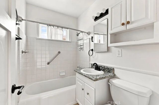 2812 N Buena Vista Street, Burbank, CA 91504
