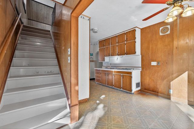 1702 S PERKINS STREET, Appleton, WI 54914