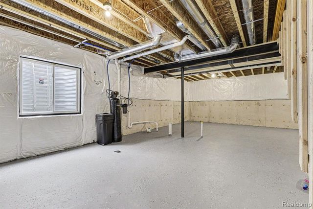 58648 Losino Drive, South Lyon, MI 48178