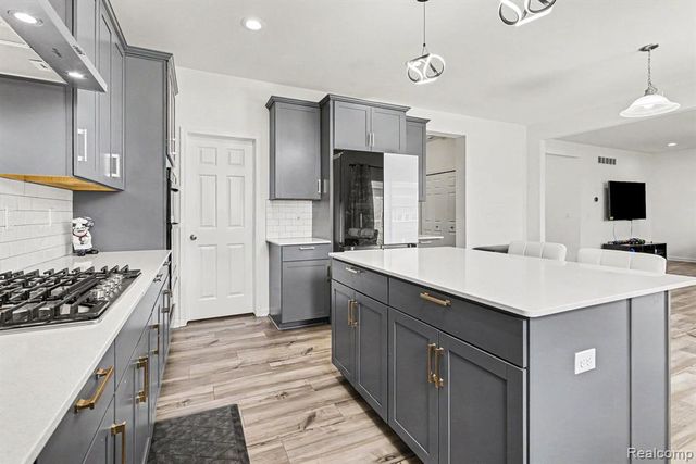 58648 Losino Drive, South Lyon, MI 48178
