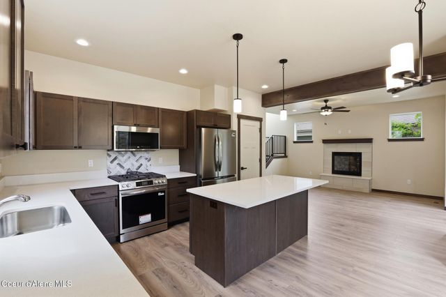 1017 W Lacrosse Ave, Coeur D'alene, ID 83814
