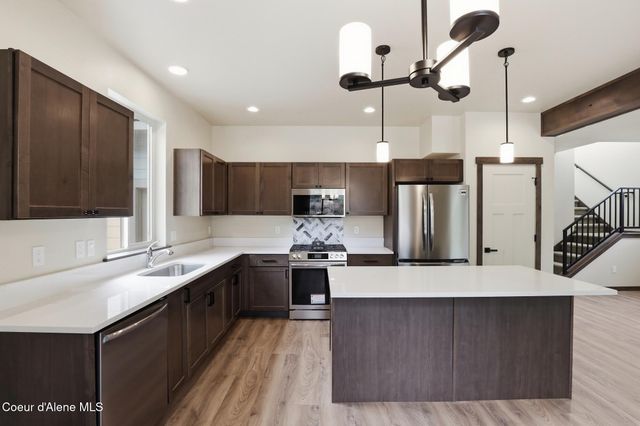 1017 W Lacrosse Ave, Coeur D'alene, ID 83814