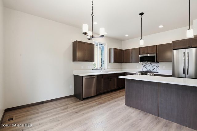 1017 W Lacrosse Ave, Coeur D'alene, ID 83814
