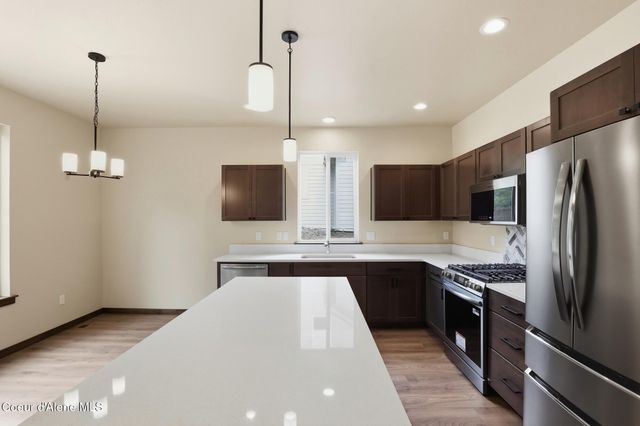 1017 W Lacrosse Ave, Coeur D'alene, ID 83814