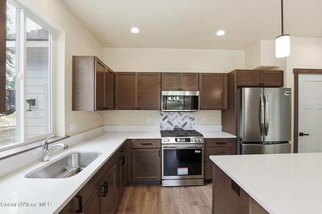 1017 W Lacrosse Ave, Coeur D'alene, ID 83814