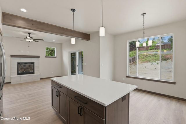 1017 W Lacrosse Ave, Coeur D'alene, ID 83814