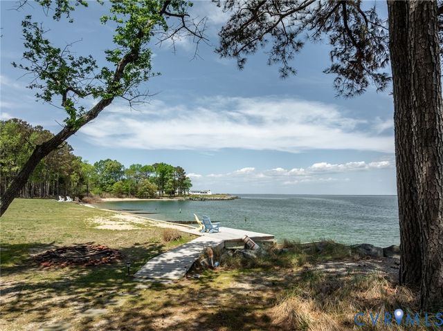 1749 Lighthouse View Dr, Ophelia, VA 22473