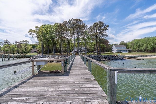 1749 Lighthouse View Dr, Ophelia, VA 22473