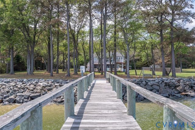 1749 Lighthouse View Dr, Ophelia, VA 22473