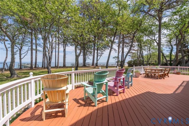 1749 Lighthouse View Dr, Ophelia, VA 22473