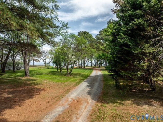 1749 Lighthouse View Dr, Ophelia, VA 22473