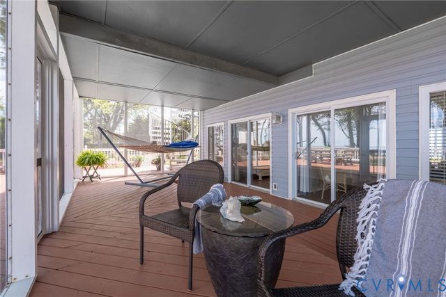 1749 Lighthouse View Dr, Ophelia, VA 22473