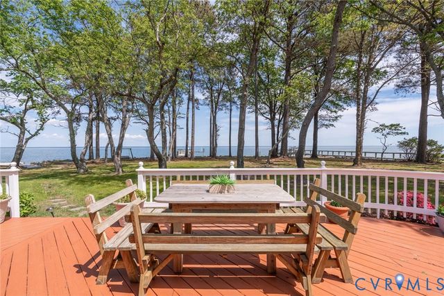 1749 Lighthouse View Dr, Ophelia, VA 22473