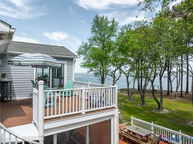 1749 Lighthouse View Dr, Ophelia, VA 22473